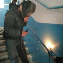 Краснодонская 82 - устройство поручня